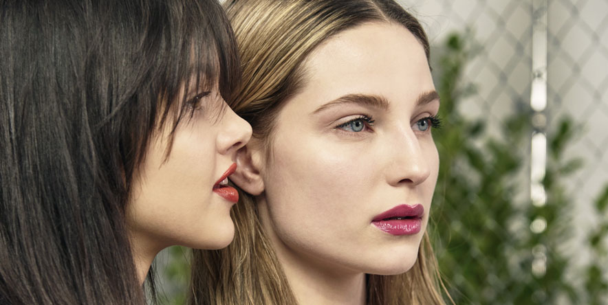 Givenchy แนะนำสมาชิกใหม่ Rouge Interdit Vinyl ลิปสติกลุกส์หรูของหญิงสาววายร้าย
