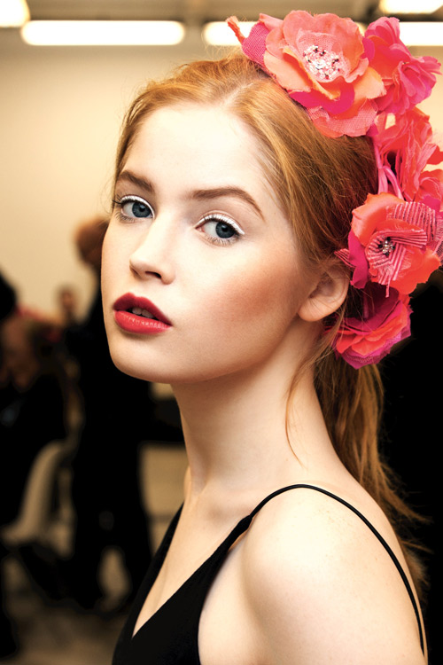 chanel-paris-cosmopolite-ellie-bamber