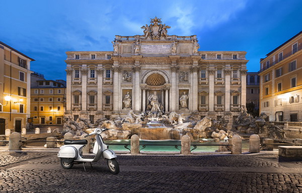 City Break ROME Italy vespa-infront-of-fountain-rome 1