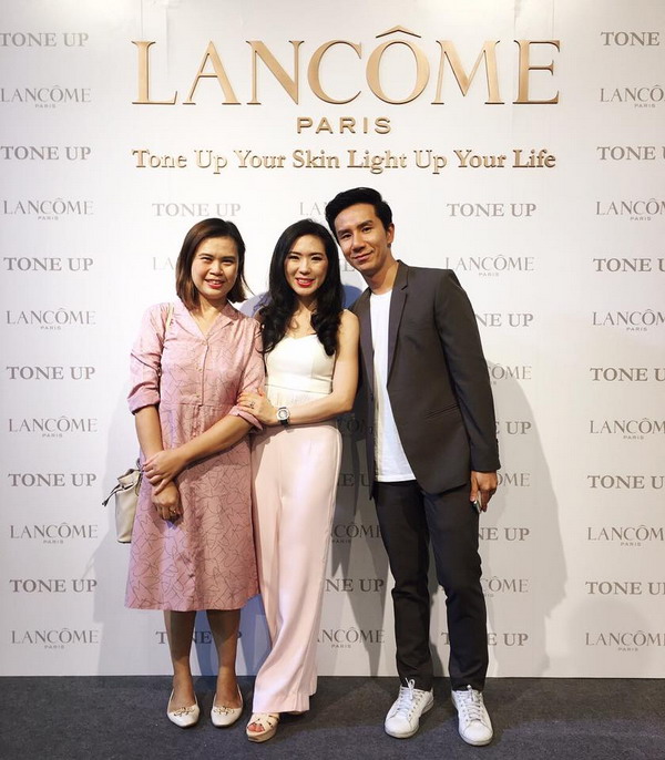 Lancome Tone up your skin Light up your life 14