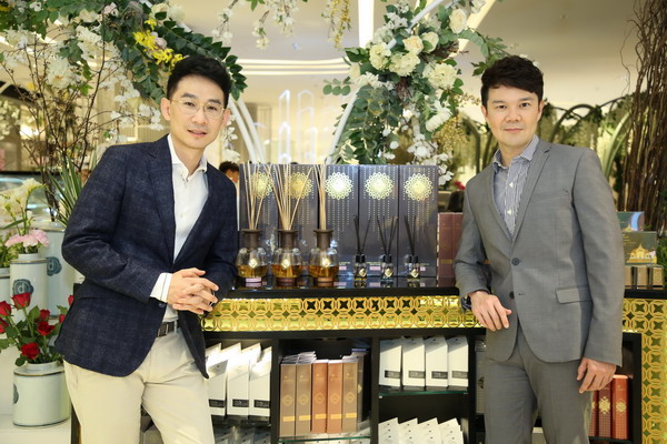 Divana Management พัฒนพงศ์ รานุรักษ์ และ ธเนศ จิระเสวกดิลก 1