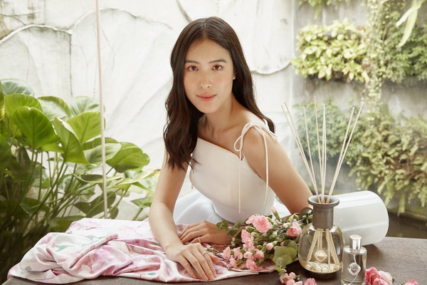 แพร - อลีนา เปี่ยมกุลวนิช White Orchid Holistic