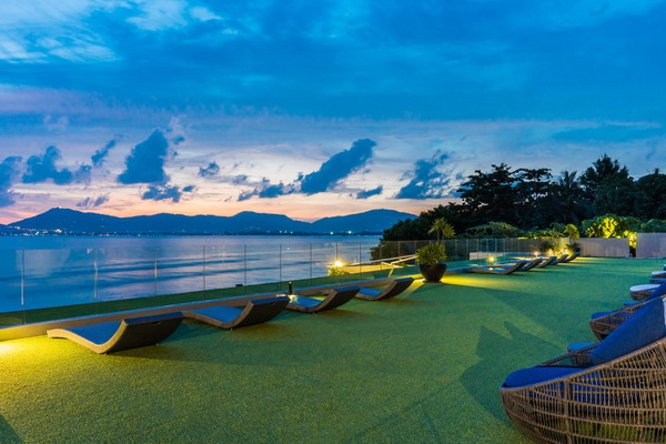 My Beach Resort Phuket Miracle Lawn at Dusk